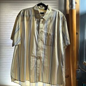 IZOD men’s short sleeve cotton shirt size XXL.
